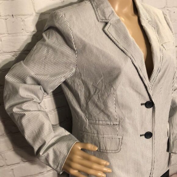Banana Republic Seersucker Blue and White Pinstriped Blazer 12 - Picture 5 of 8